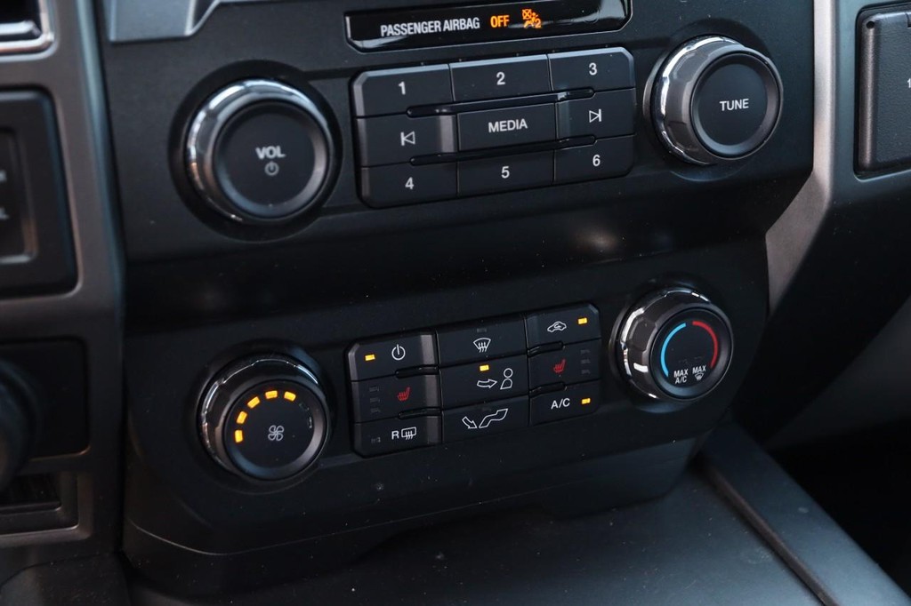 Ford F-150 Vehicle Full-screen Gallery Image 17