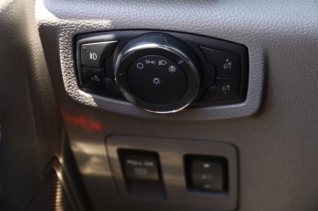 Ford F-150 Vehicle Full-screen Gallery Image 19
