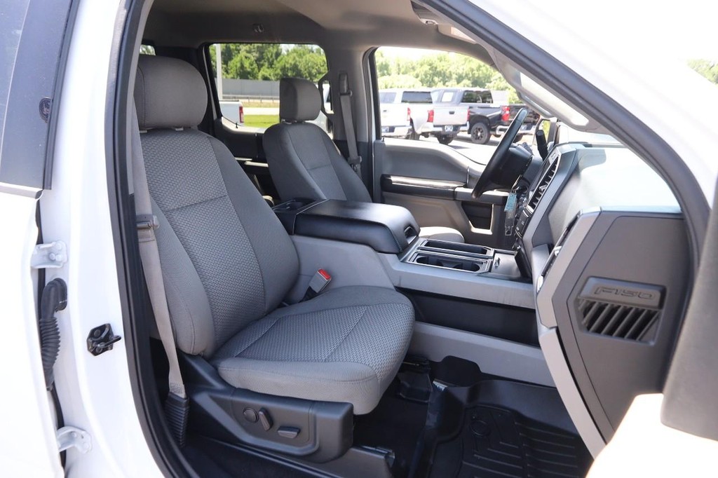 Ford F-150 Vehicle Full-screen Gallery Image 25