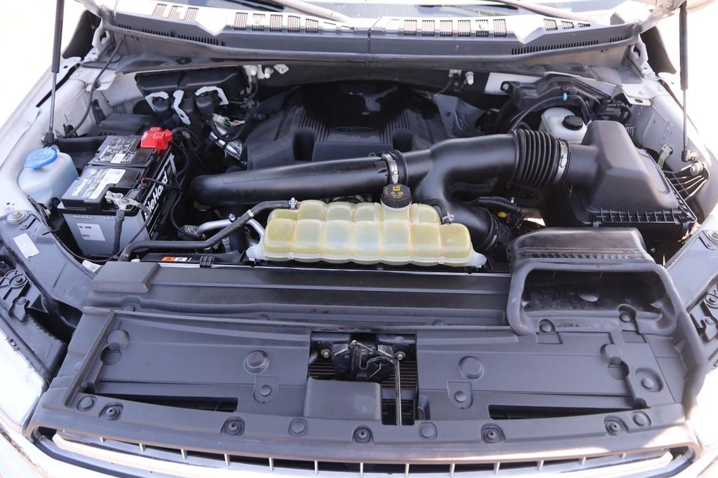 Ford F-150 Vehicle Full-screen Gallery Image 26