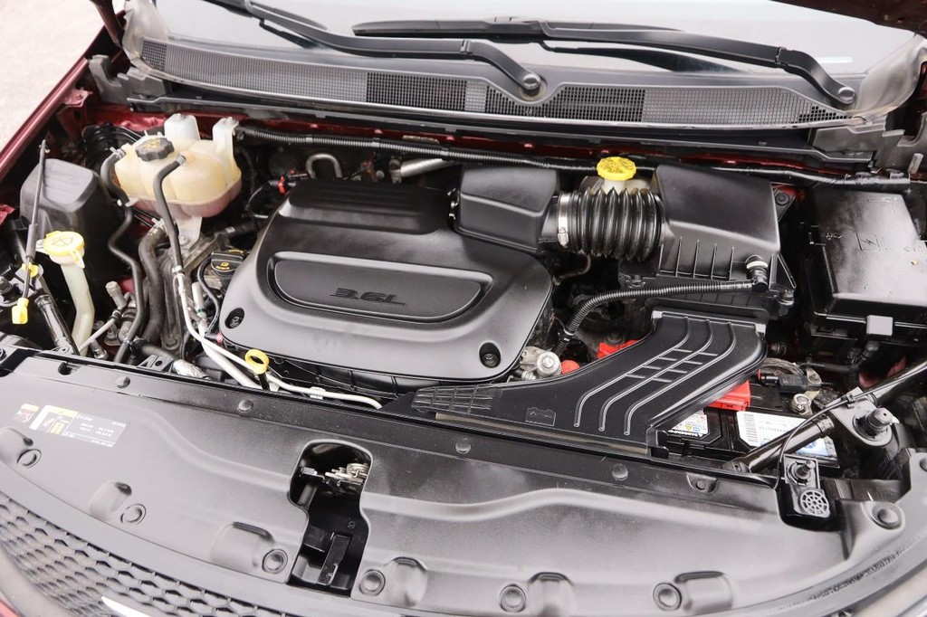 Chrysler Voyager Vehicle Full-screen Gallery Image 32