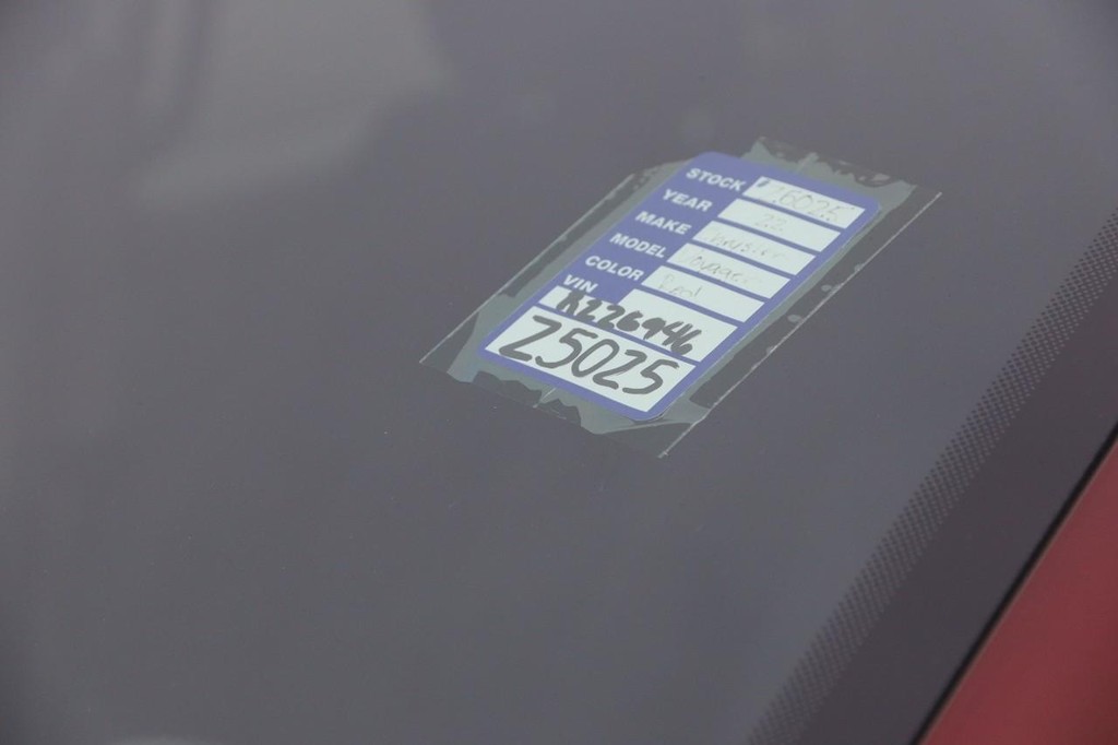 Chrysler Voyager Vehicle Full-screen Gallery Image 33