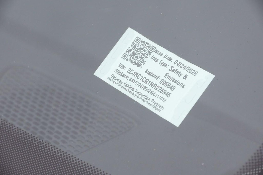 Chrysler Voyager Vehicle Full-screen Gallery Image 34
