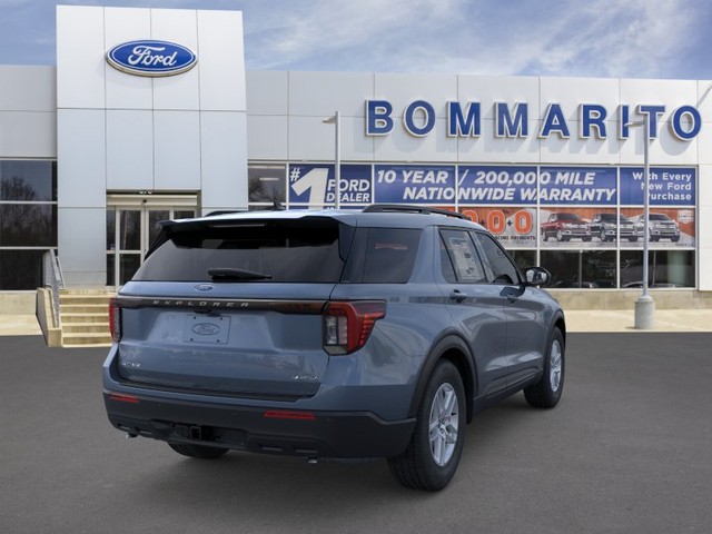 Ford Explorer Vehicle Full-screen Gallery Image 8