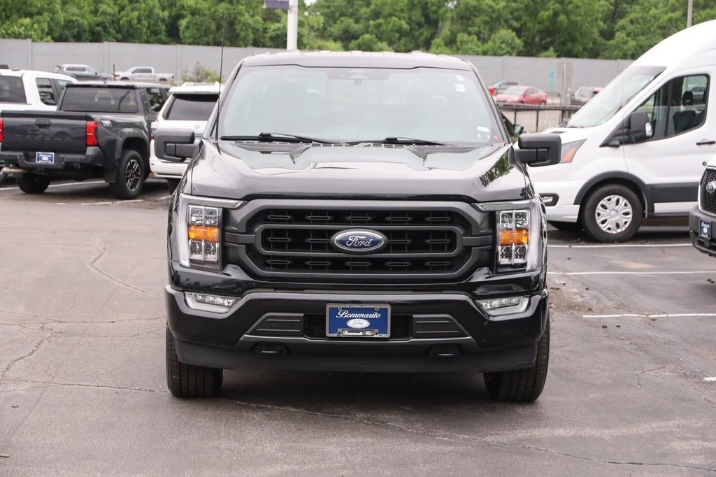 Ford F-150 Vehicle Full-screen Gallery Image 4