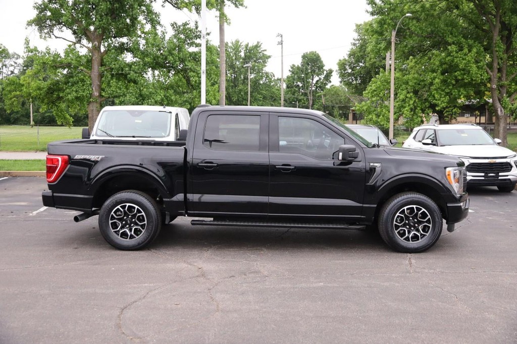 Ford F-150 Vehicle Full-screen Gallery Image 5