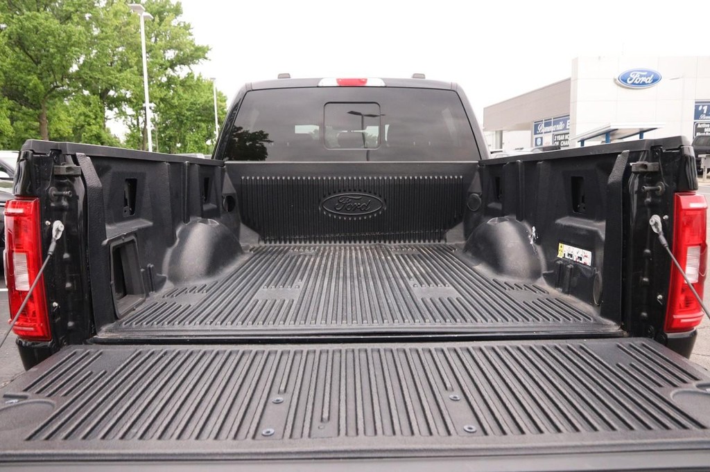 Ford F-150 Vehicle Full-screen Gallery Image 7