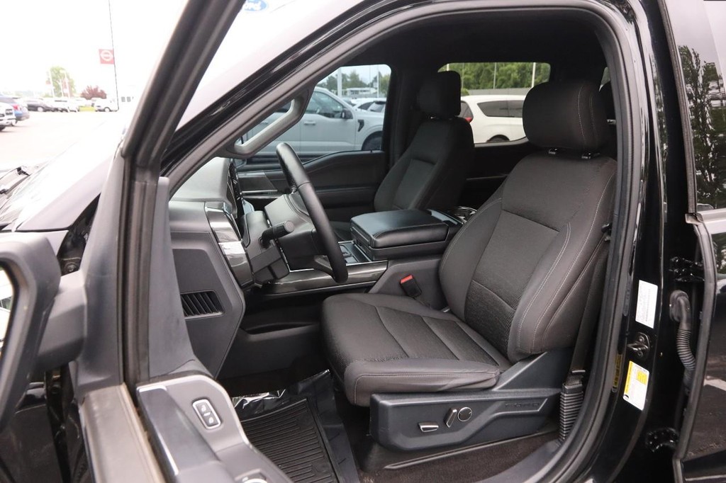 Ford F-150 Vehicle Full-screen Gallery Image 8