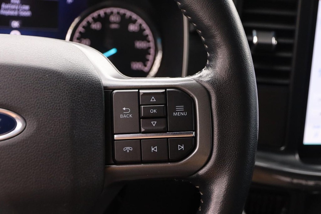 Ford F-150 Vehicle Full-screen Gallery Image 12