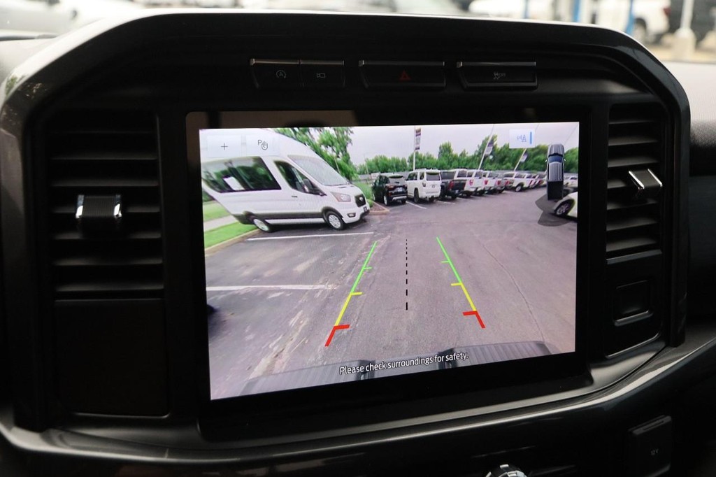 Ford F-150 Vehicle Full-screen Gallery Image 17