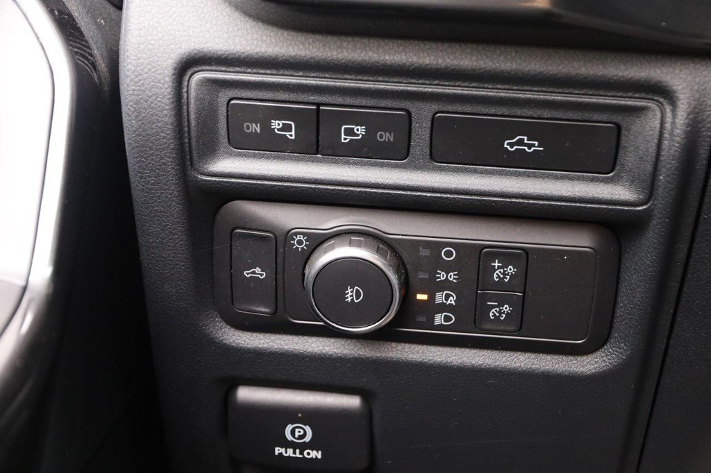 Ford F-150 Vehicle Full-screen Gallery Image 21