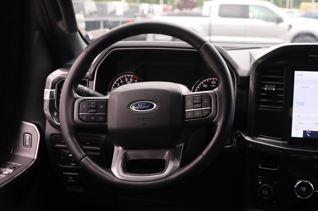 Ford F-150 Vehicle Full-screen Gallery Image 24
