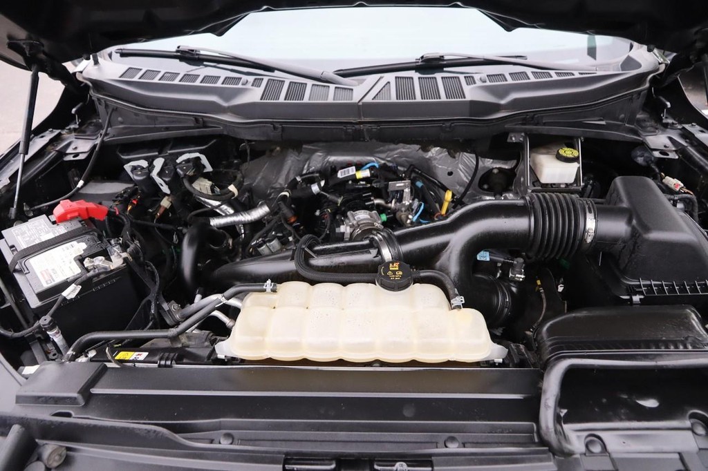 Ford F-150 Vehicle Full-screen Gallery Image 28