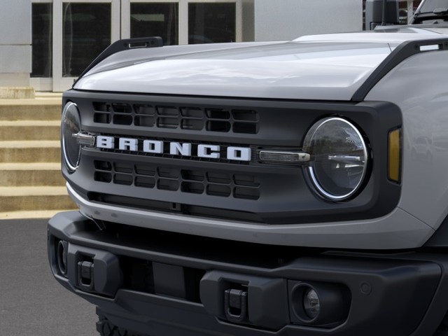 Ford Bronco Vehicle Full-screen Gallery Image 19
