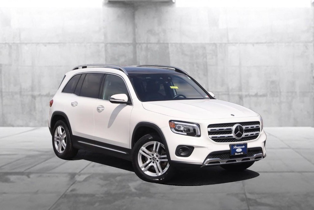 Mercedes-Benz GLB Vehicle Full-screen Gallery Image 2