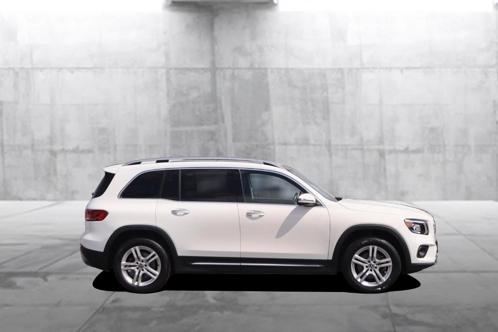 Mercedes-Benz GLB Vehicle Full-screen Gallery Image 5