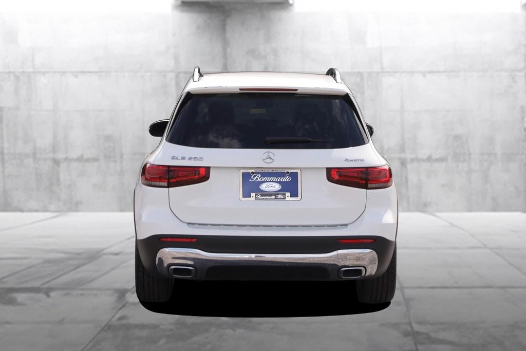 Mercedes-Benz GLB Vehicle Full-screen Gallery Image 6