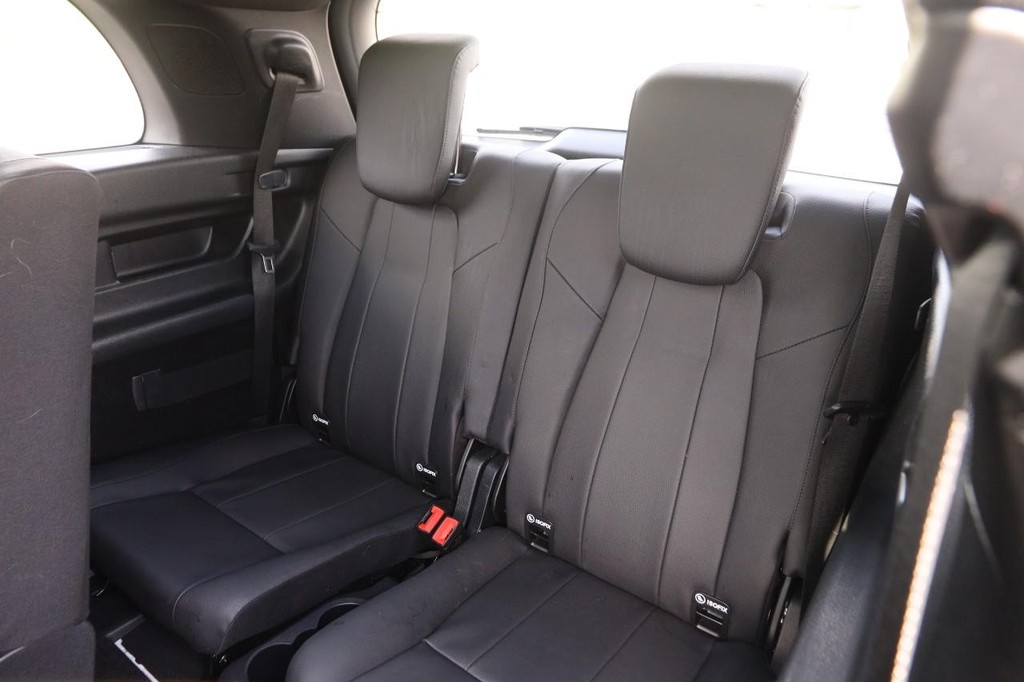 Mercedes-Benz GLB Vehicle Full-screen Gallery Image 11