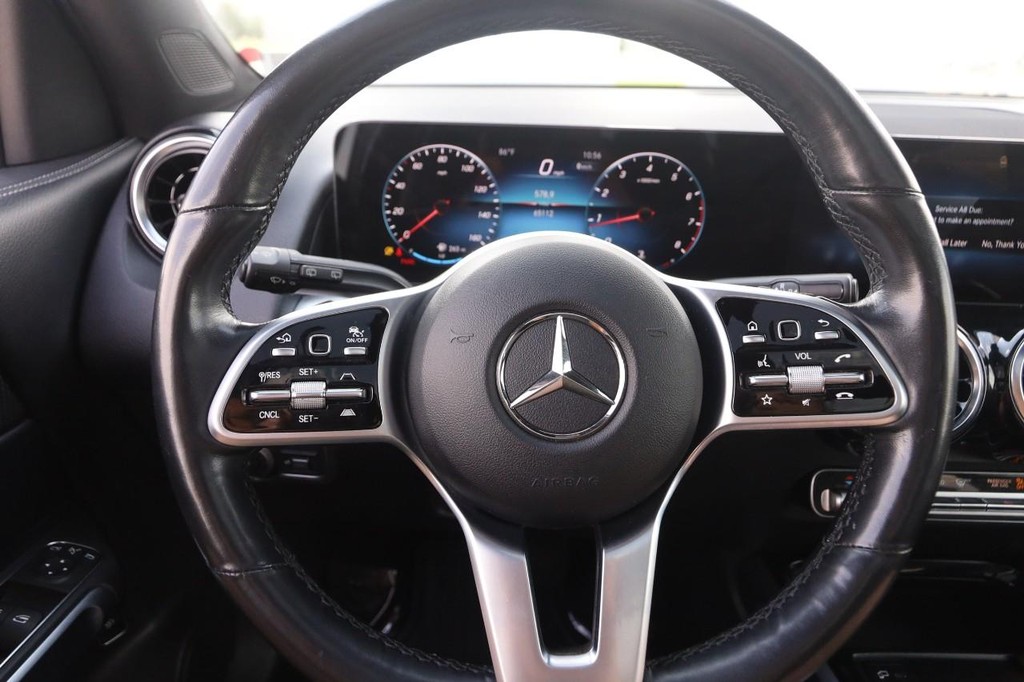 Mercedes-Benz GLB Vehicle Full-screen Gallery Image 12