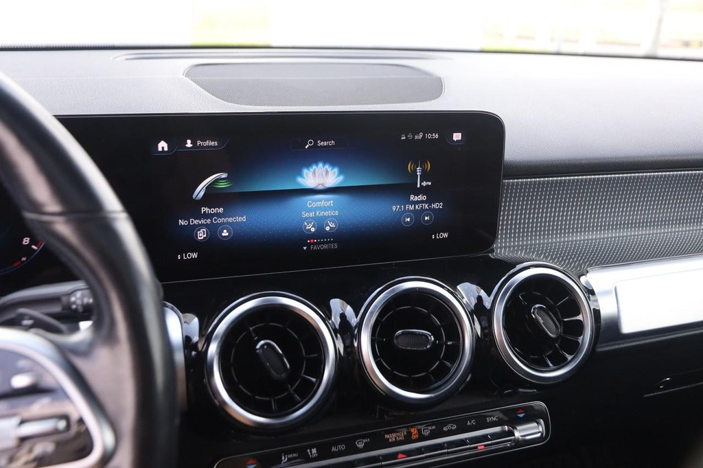 Mercedes-Benz GLB Vehicle Full-screen Gallery Image 17