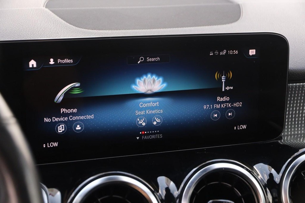 Mercedes-Benz GLB Vehicle Full-screen Gallery Image 18