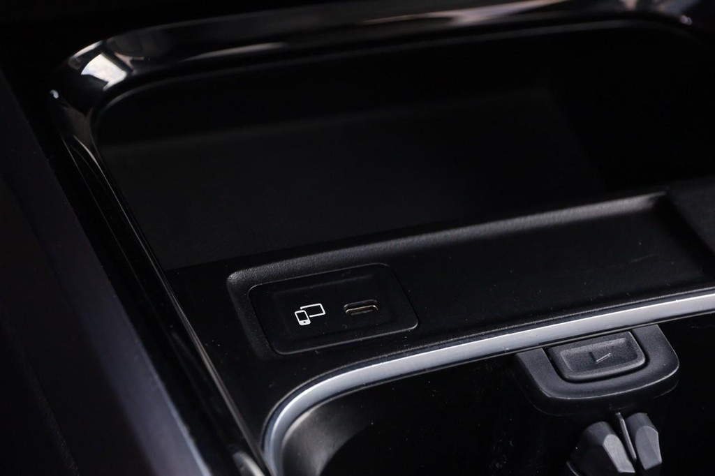 Mercedes-Benz GLB Vehicle Full-screen Gallery Image 21