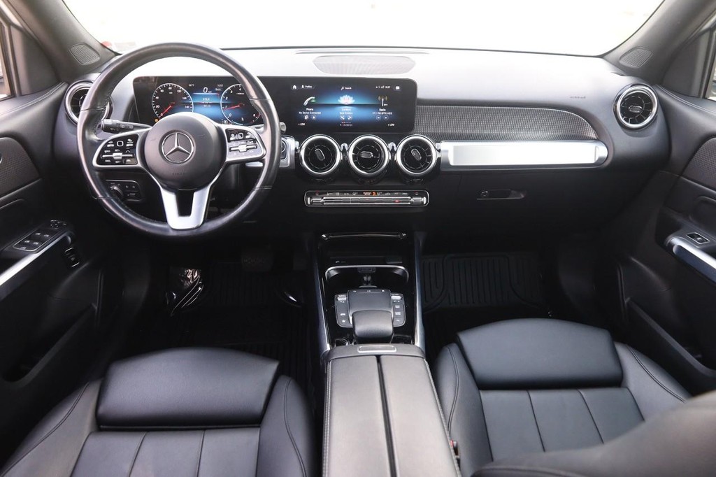 Mercedes-Benz GLB Vehicle Full-screen Gallery Image 24
