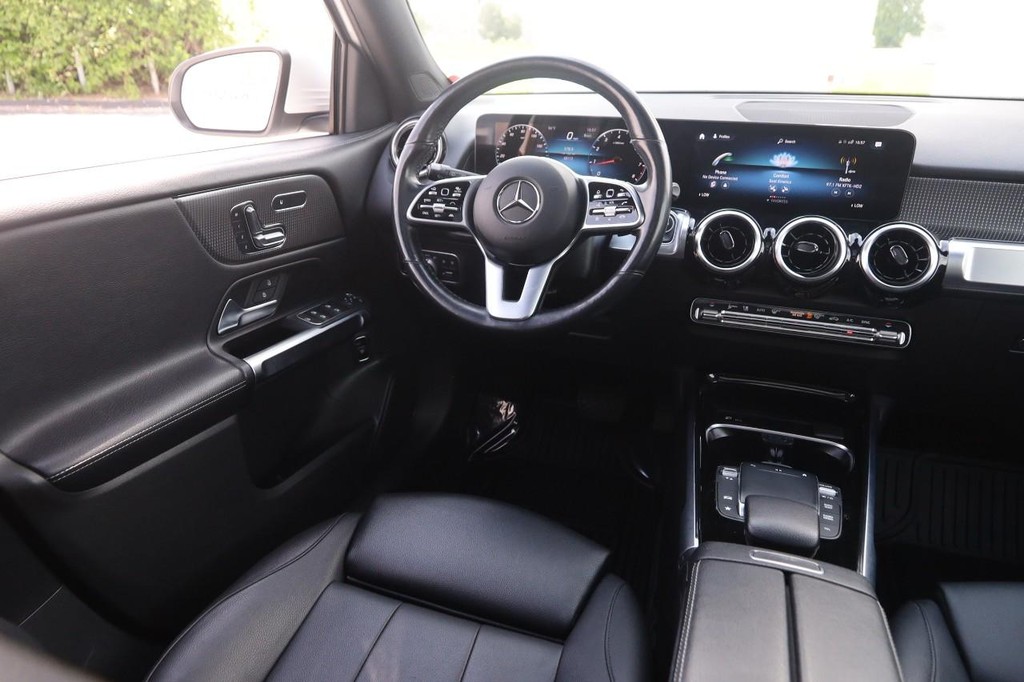 Mercedes-Benz GLB Vehicle Full-screen Gallery Image 25