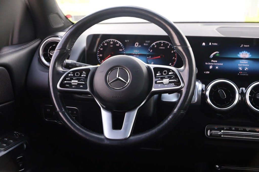 Mercedes-Benz GLB Vehicle Full-screen Gallery Image 26