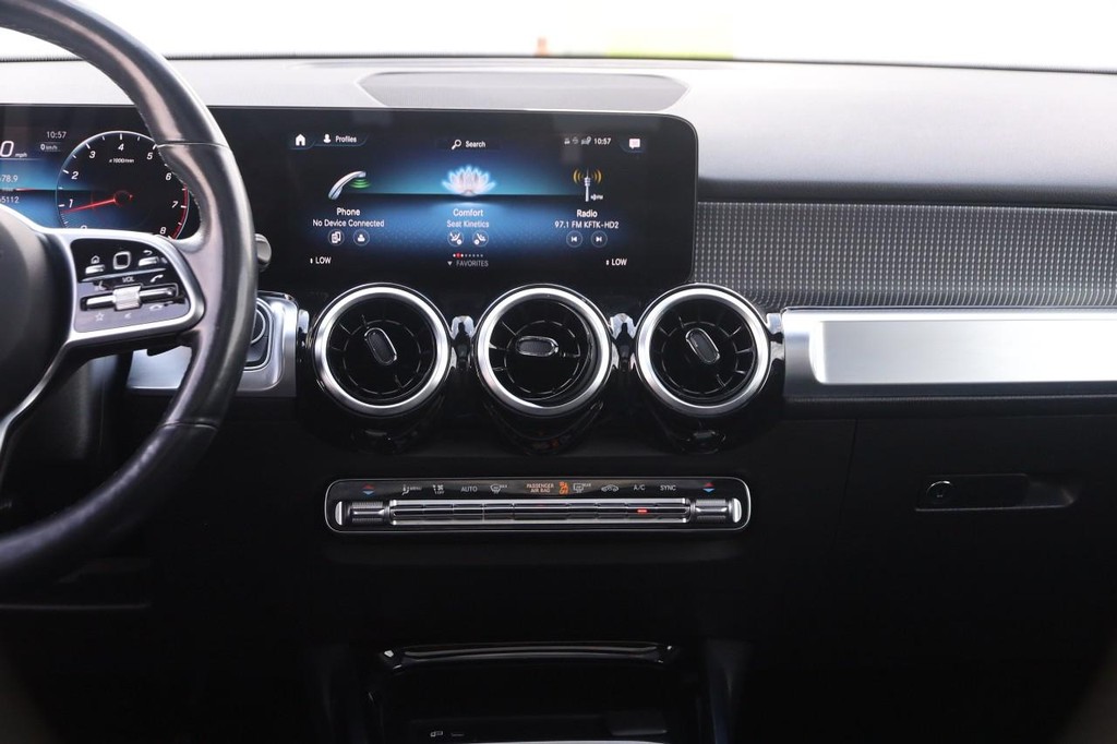 Mercedes-Benz GLB Vehicle Full-screen Gallery Image 27