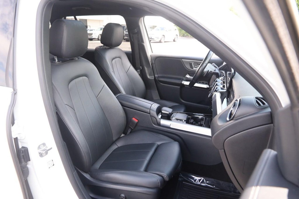 Mercedes-Benz GLB Vehicle Full-screen Gallery Image 29