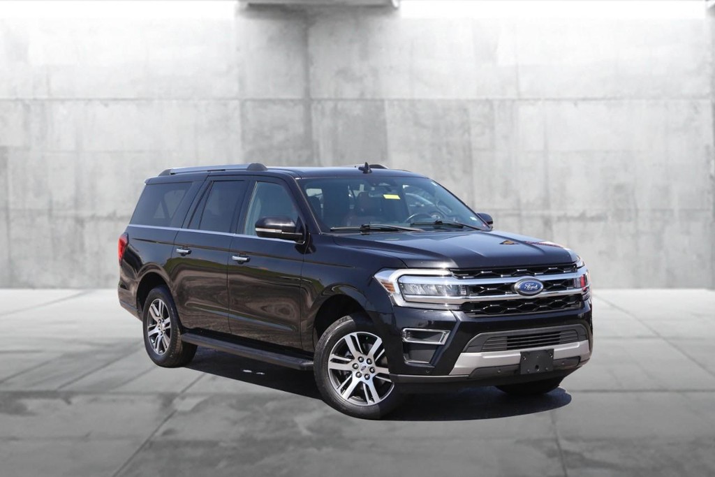 Ford Expedition Max Vehicle Full-screen Gallery Image 2