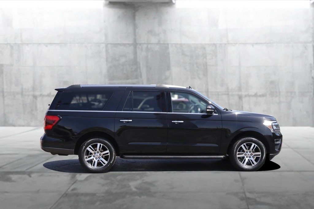 Ford Expedition Max Vehicle Full-screen Gallery Image 5