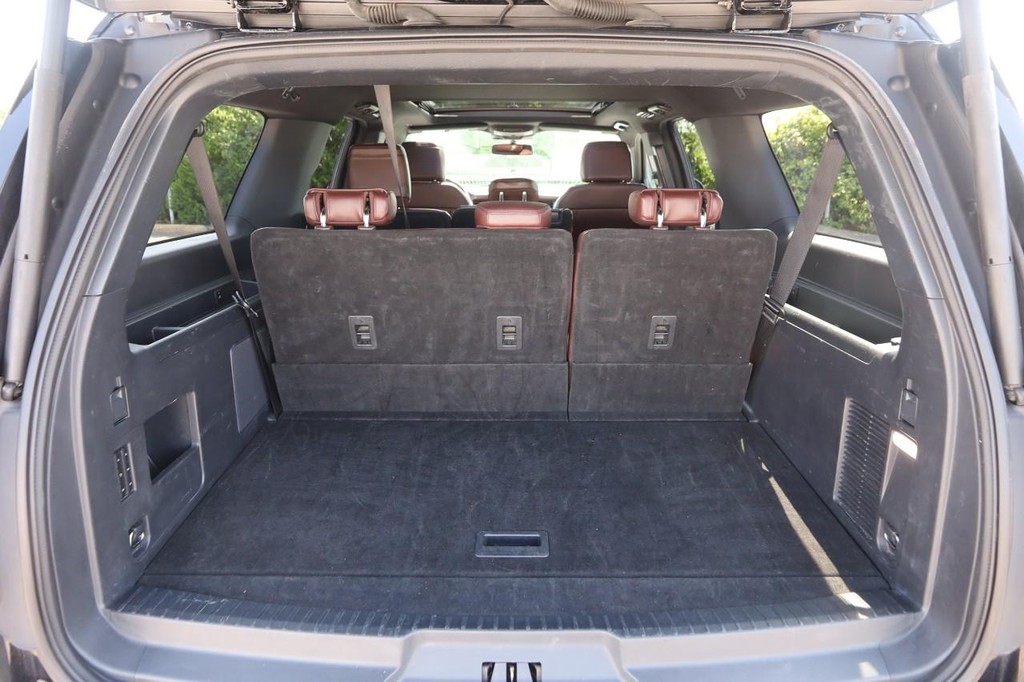 Ford Expedition Max Vehicle Full-screen Gallery Image 7