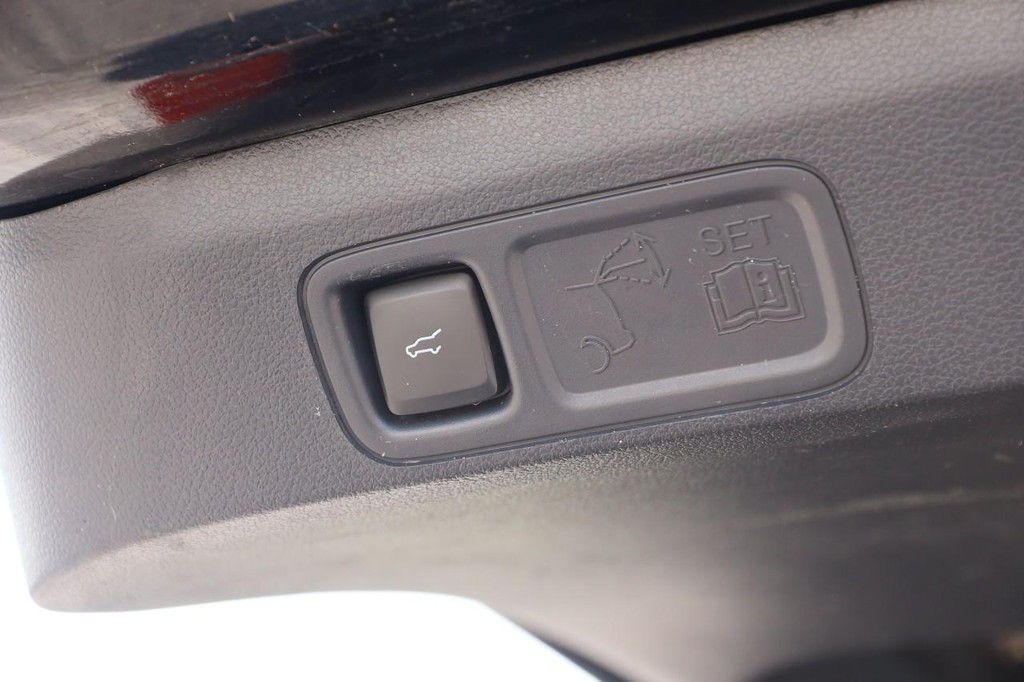Ford Expedition Max Vehicle Full-screen Gallery Image 9
