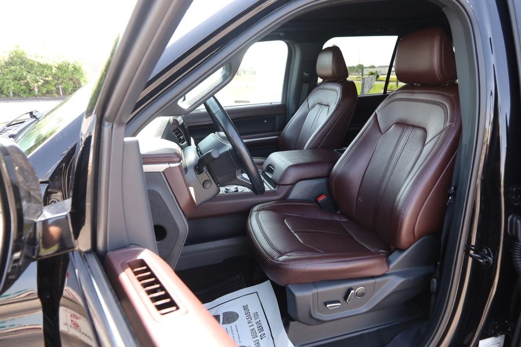 Ford Expedition Max Vehicle Full-screen Gallery Image 11