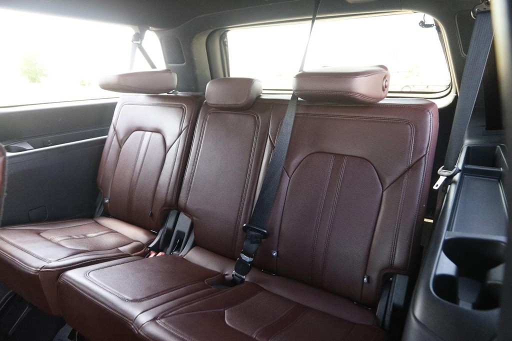 Ford Expedition Max Vehicle Full-screen Gallery Image 13