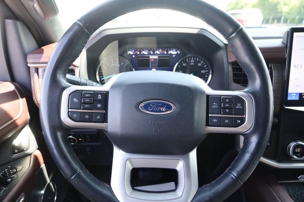 Ford Expedition Max Vehicle Full-screen Gallery Image 14
