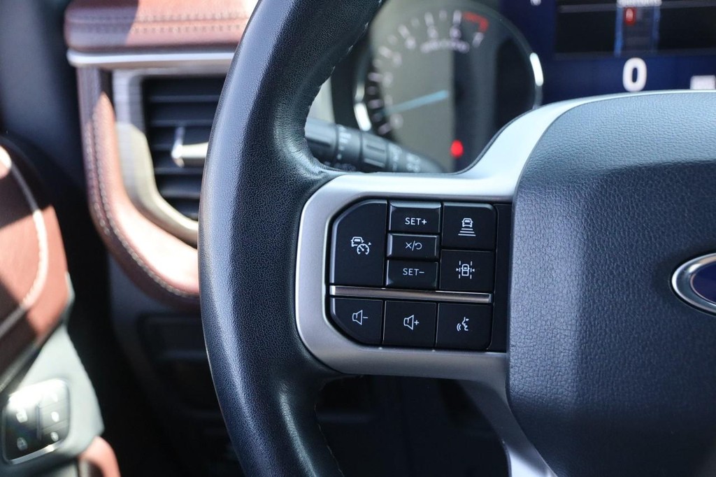 Ford Expedition Max Vehicle Full-screen Gallery Image 15