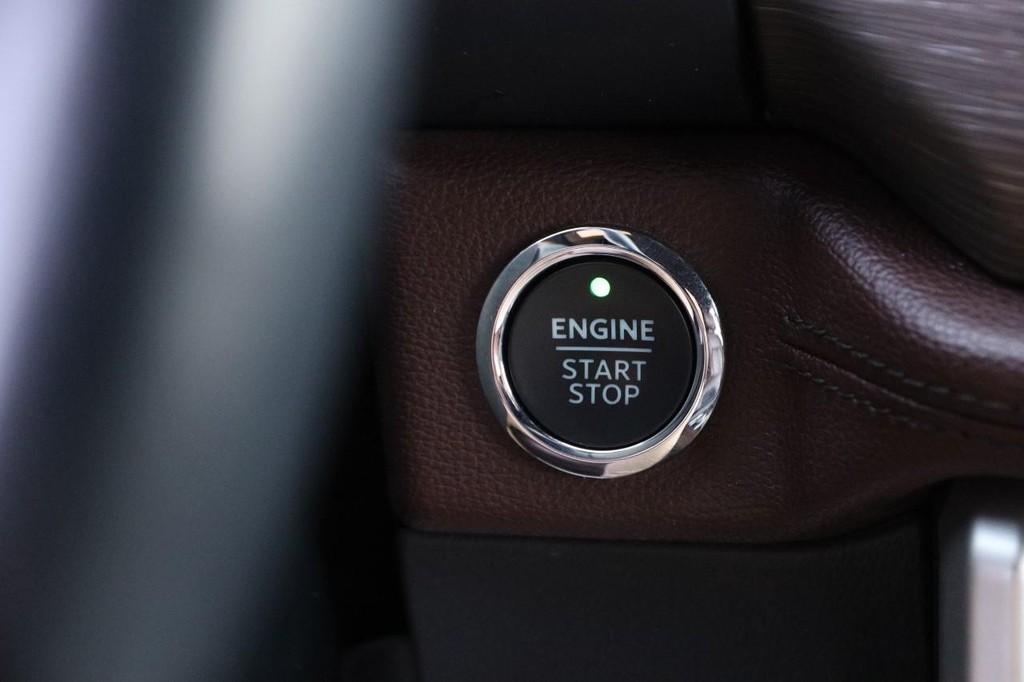 Ford Expedition Max Vehicle Full-screen Gallery Image 18