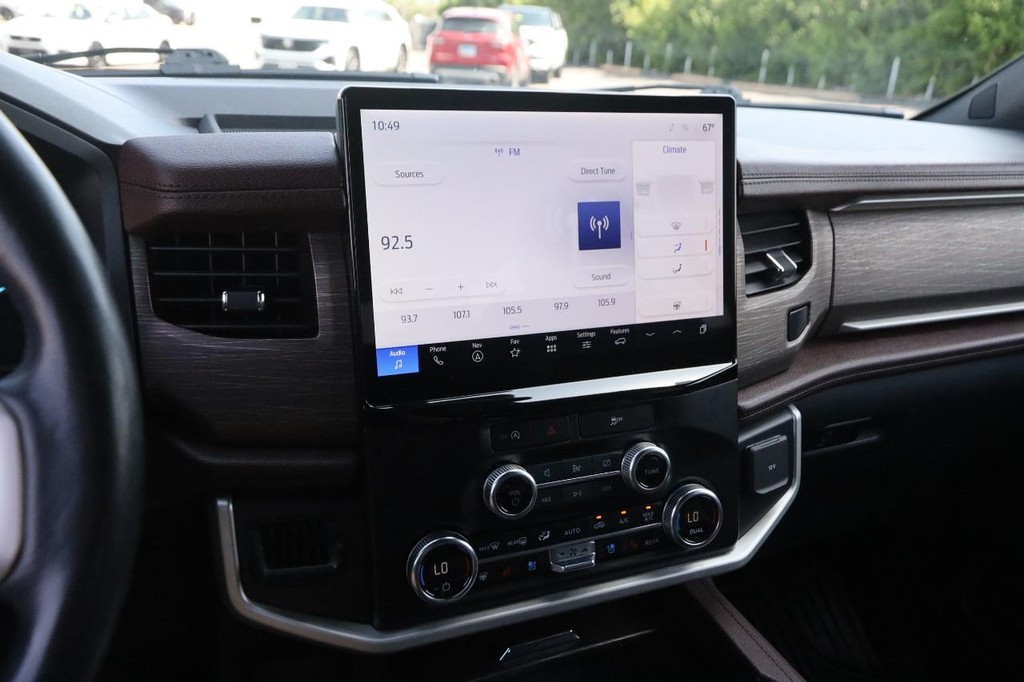 Ford Expedition Max Vehicle Full-screen Gallery Image 19