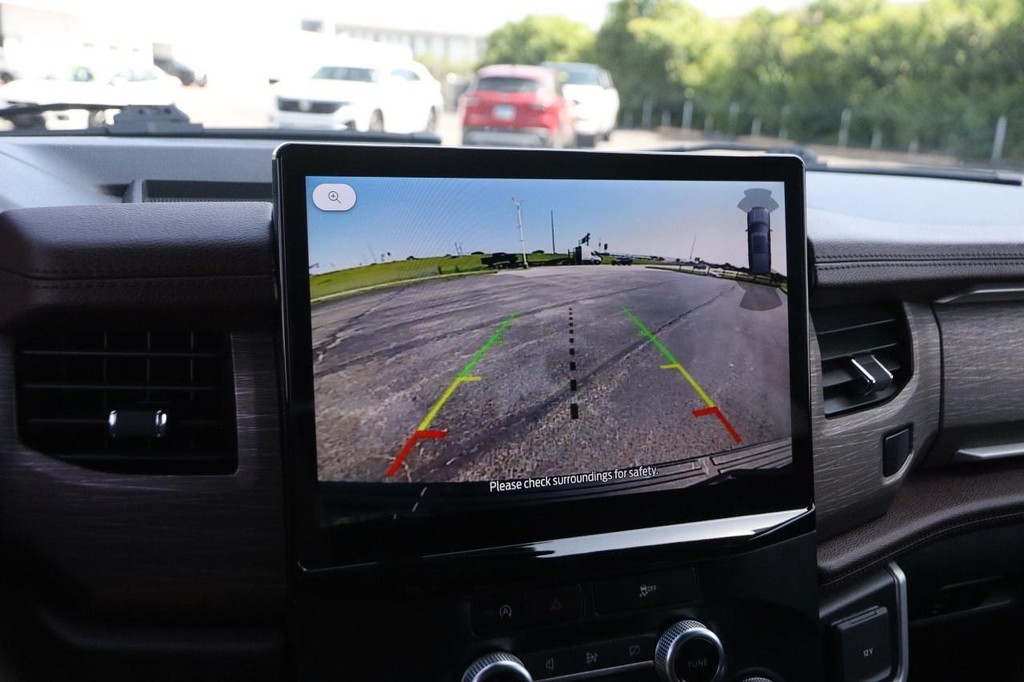 Ford Expedition Max Vehicle Full-screen Gallery Image 20