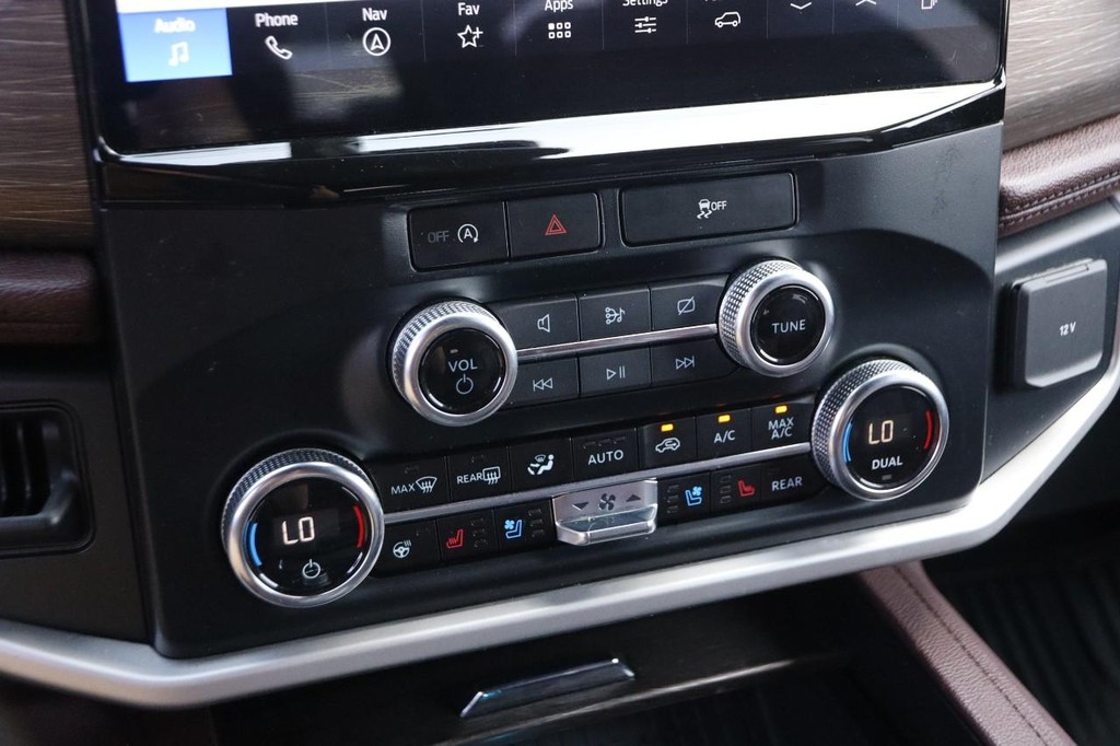 Ford Expedition Max Vehicle Full-screen Gallery Image 21