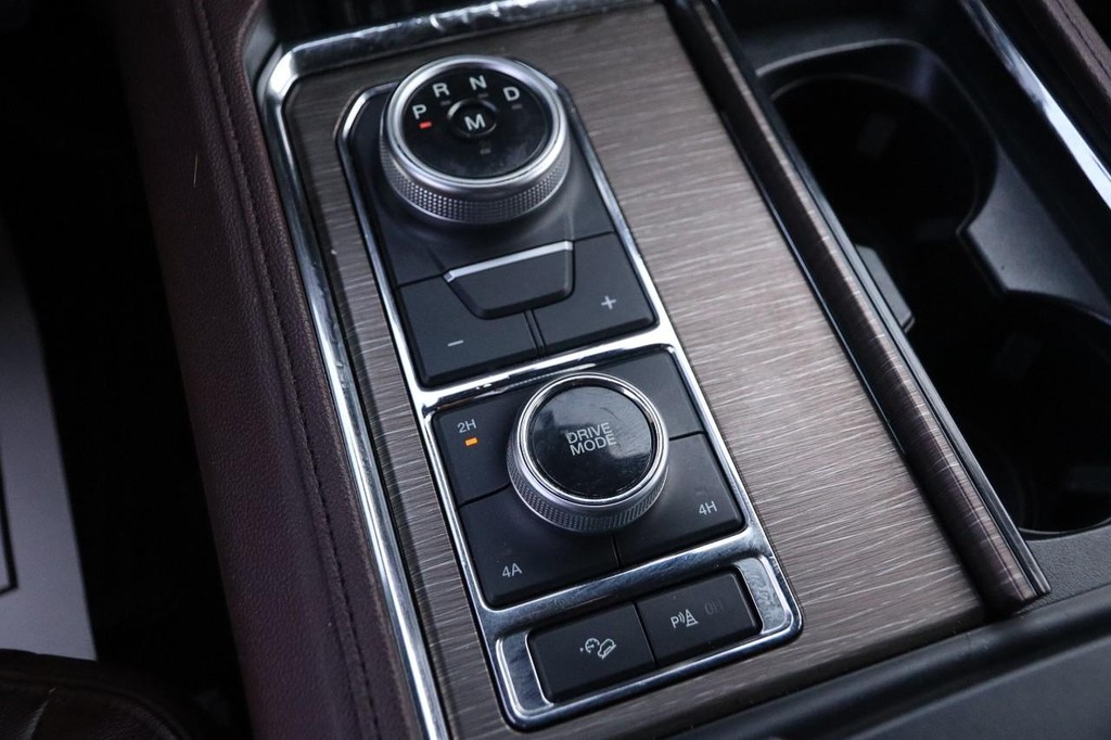 Ford Expedition Max Vehicle Full-screen Gallery Image 22
