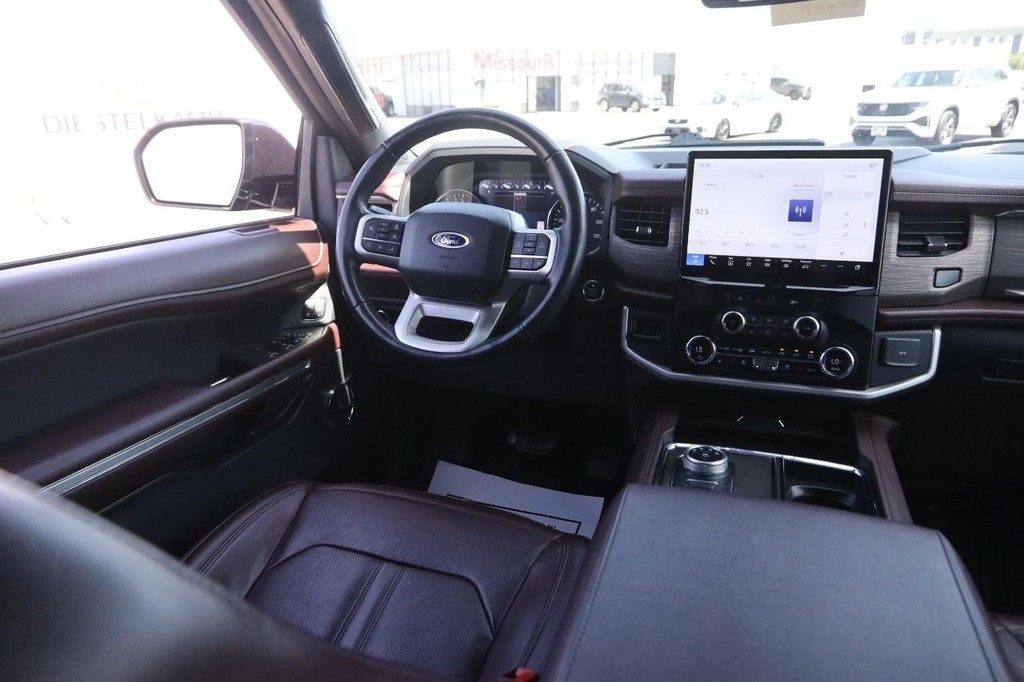 Ford Expedition Max Vehicle Full-screen Gallery Image 26