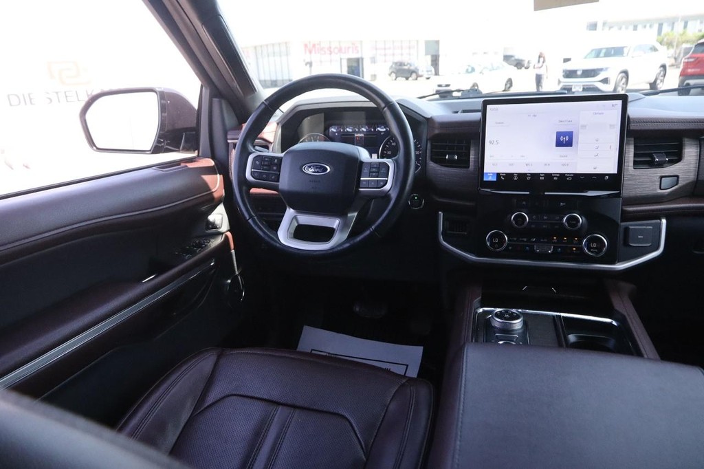 Ford Expedition Max Vehicle Full-screen Gallery Image 27