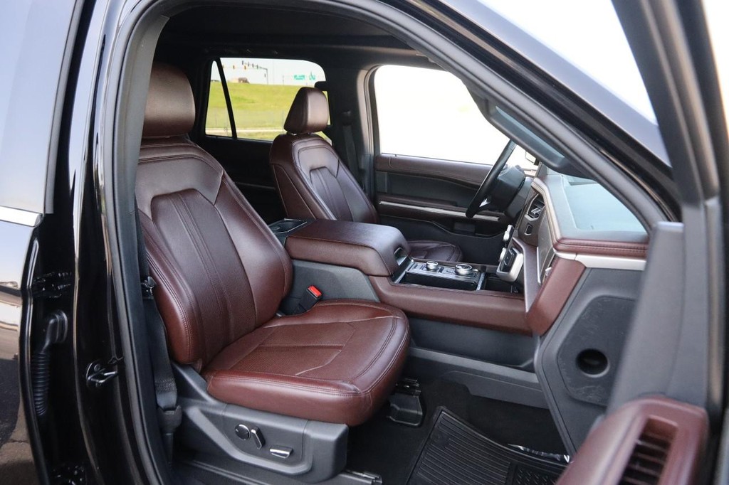 Ford Expedition Max Vehicle Full-screen Gallery Image 31