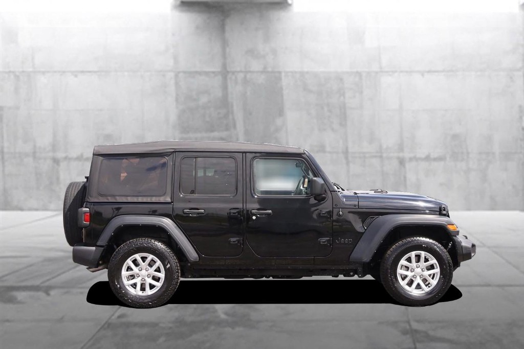 Jeep Wrangler Vehicle Full-screen Gallery Image 5