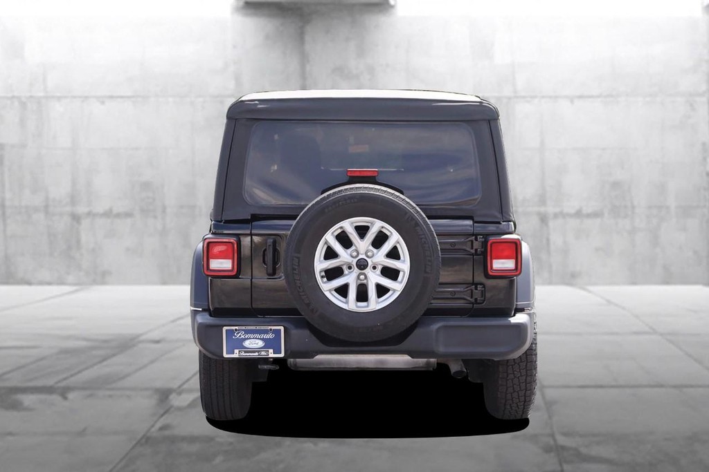 Jeep Wrangler Vehicle Full-screen Gallery Image 6