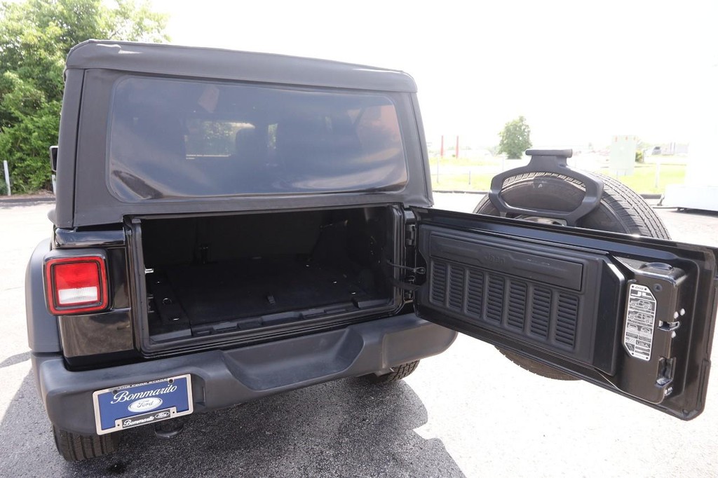 Jeep Wrangler Vehicle Full-screen Gallery Image 7